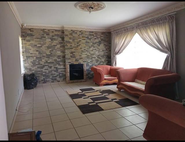 5 BEDROOM HOUSE FOR SALE IN VANDERBIJLPARK SE 6